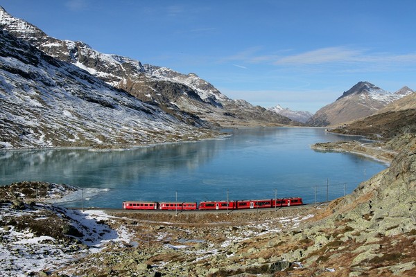 « Rhäetian Railway » : belle balade en train de Suisse ... 