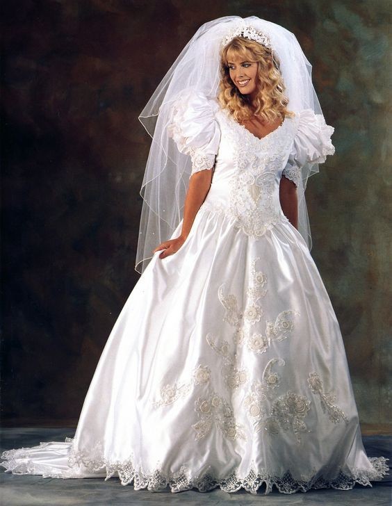 Qu'elle est belle    ...   dans sa robe de mariée !