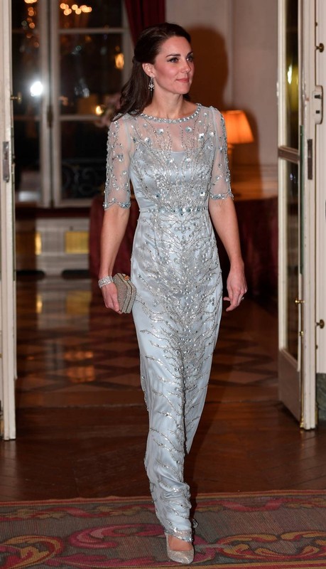 Paris : Kate brille dans sa robe de soirée J. Packham !