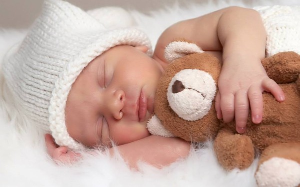Ne réveillez pas un bébé qui dort, il joue avec les anges !