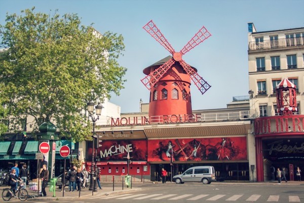 Le Moulin Rouge : symbole de la Belle Epoque ...