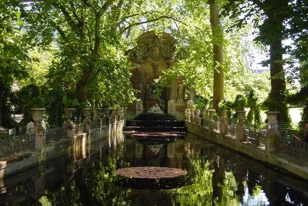 Fontaine Médicis : l’endroit le plus romantique de Paris !