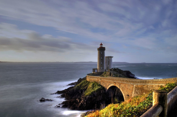 Le phare le petit minou en Bretagne   ...