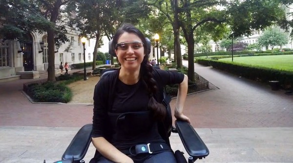 Google glass  ... redonne le sourire à une handicapée !