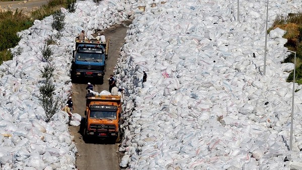 Liban :  Une rivière de déchets à Beyrouth ...