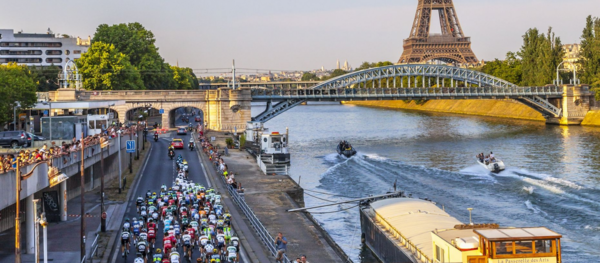 Arrivée du Tour de France sur les Champs Elysées  ...