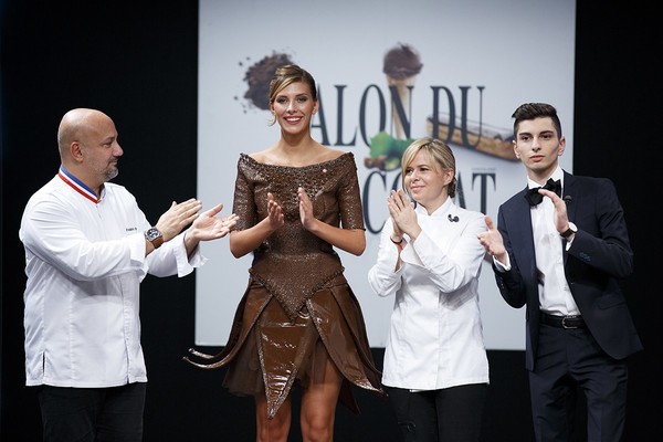 Défilé robes en chocolat  ...