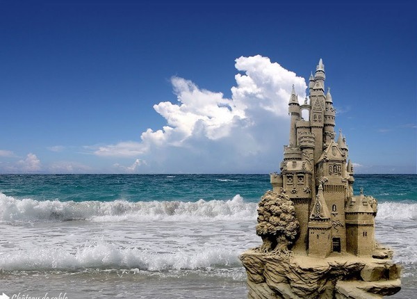 Une balade à la mer ...  la plage et les châteaux de sable !