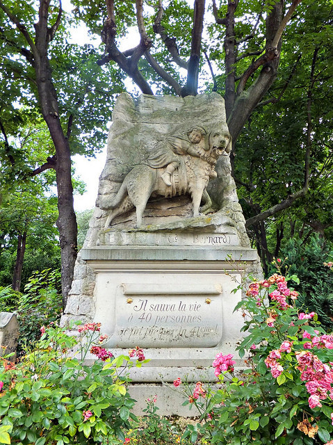 Le cimetière des chiens à Asnières  ...  hauts de seine !
