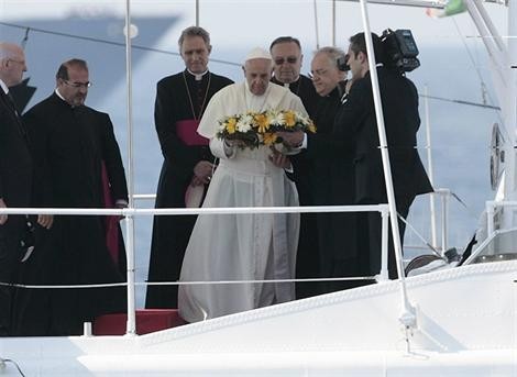 Visite officielle du pape François ... ile de Lampedusa !