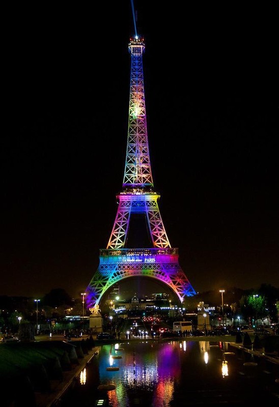 En hommage aux victimes d'Orlando  ... 