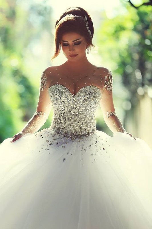 Qu'elle est belle    ...   dans sa robe de mariée !