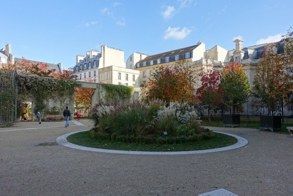 Balade et devoir de mémoire au jardin Anne Frank ...