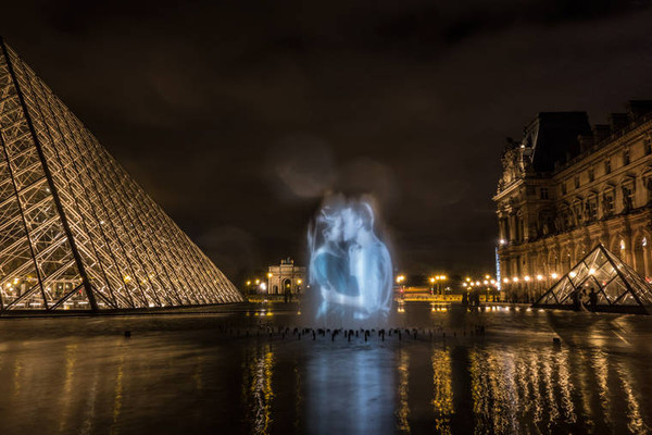 "Le Baiser"  ...  100 couples amoureux à Paris !