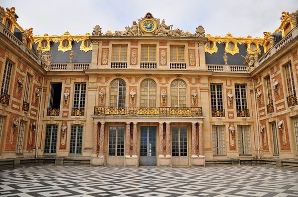 349 ans après, la commande a été finalisée à Versailles !