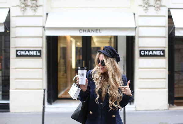 Je vous offre juste un café   ...   chez Chanel  !