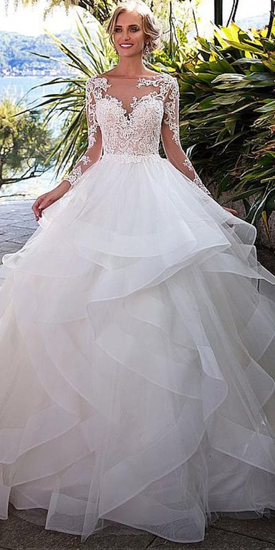 Qu'elle est belle  ...  dans sa robe de mariée !