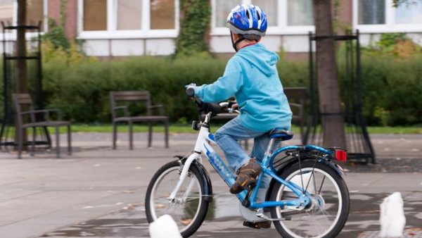 Vélo :  Casque Obligatoire pour les Jeunes Enfants !