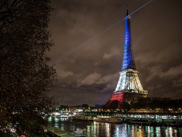 Euro 2016 : La tour Eiffel aux couleurs des équipes !