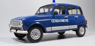 Pourquoi la RENAULT 4 était prisée de la gendarmerie ?!!