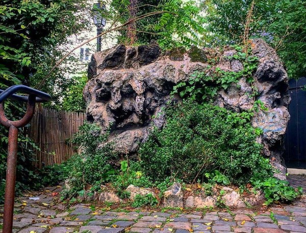 Le mystère du rocher « sorcier » de Montmartre ...