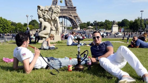 Les dangers de la chicha, en vogue chez les ados  ...