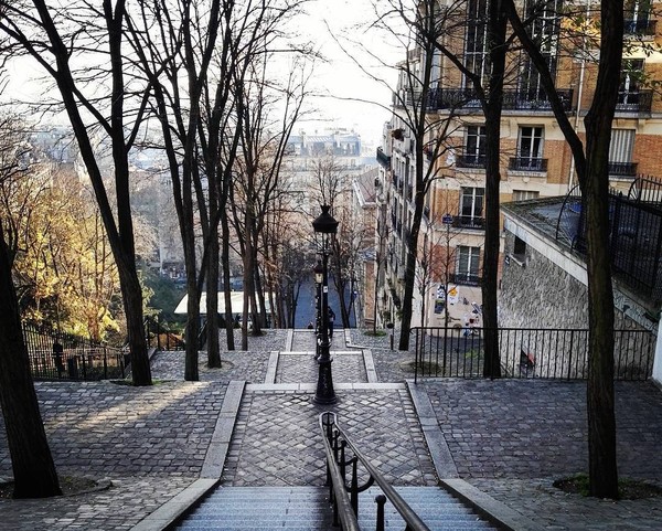 La rue la plus renversante de Paris    ...