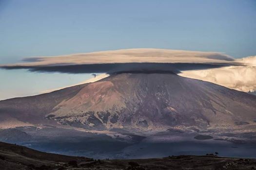 1 Nuage en forme de soucoupe volante survole l'Etna !  