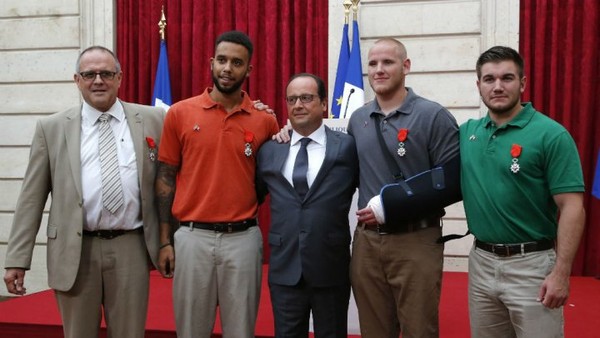F. Hollande décerne la Légion d'honneur aux "héros" !