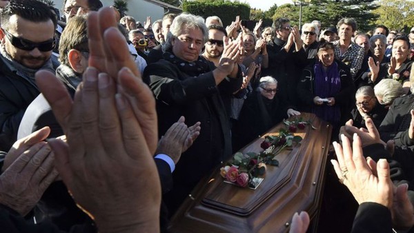 Manitas de Plata : 1 millier de personnes à ses obsèques !