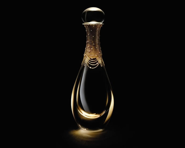 Flacon parfum en cristal    ...    "j'adore" pour Dior !