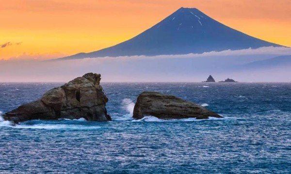 JAPON :  Le Mont Fuji et les rochers jumeaux  ...