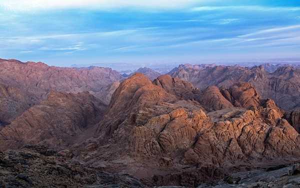 Le mont Sinai en Egypte   ...  photo  Andéas Metz  !