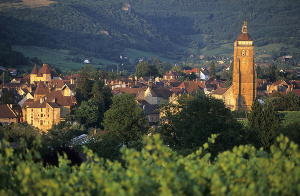Arbois : le village jaune du Jura  ... celui de Pasteur !
