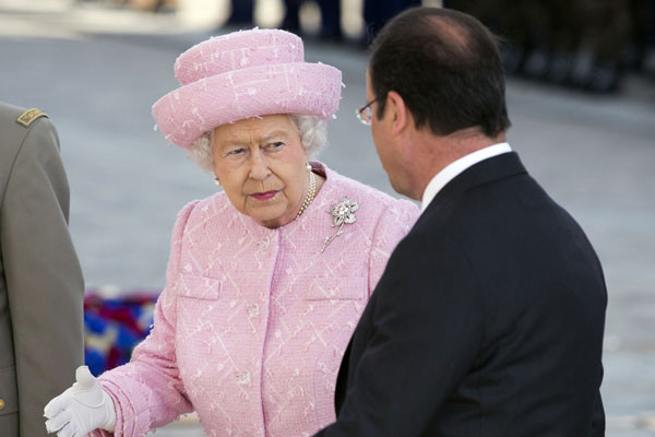 F. Hollande commet un faux-pas avec la reine !
