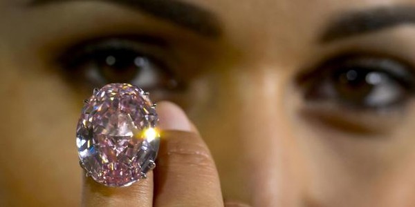 Le Pink Star  ....  diamant rose le plus cher du monde !