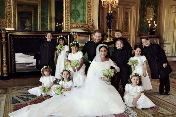 Photo officielle  :   Les dix enfants d' Honneur    ...