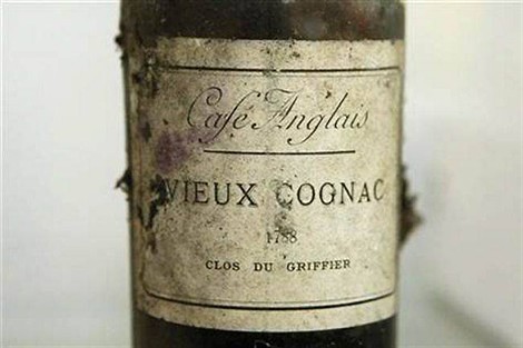 Une bouteille de Cognac cassée ... Coût 64.000 euros !