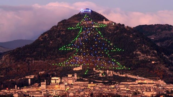 Le plus grand arbre de Noël du monde est italien  !