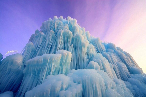 USA   ...   Château de glace dans l’Utah !