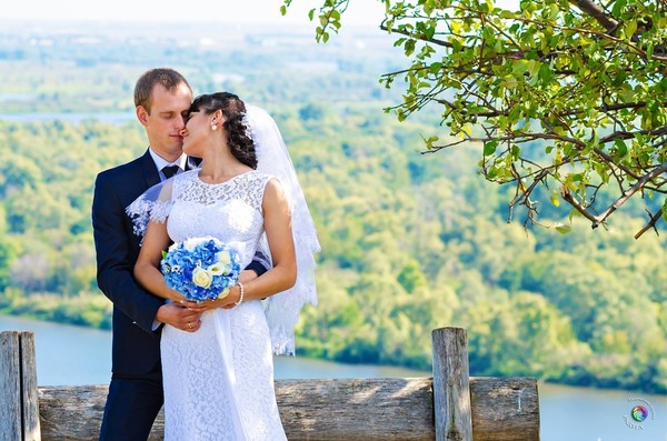 Que du bonheur Ã  tous les mariÃ©s du jour ...