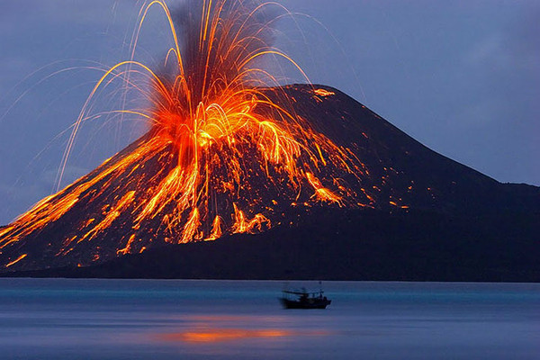 Spectaculaires    ...   Volcans en éruption  !