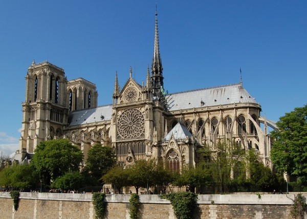 Pourquoi la cathédrale Notre Dame s’appelle-t-elle ainsi ?