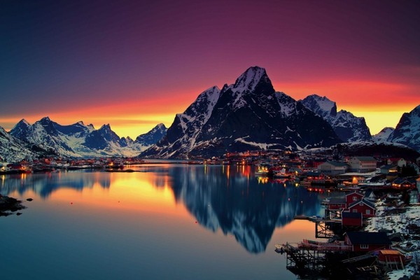 Norvège  ... Coucher de soleil sur l'archipel de Lofoten ! 