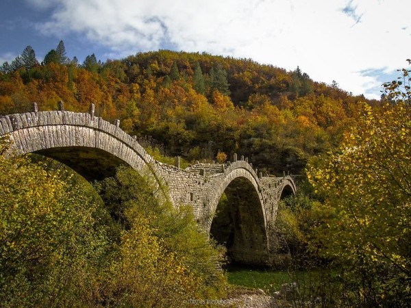 GRECE  ...   les vieux ponts en pierre  !