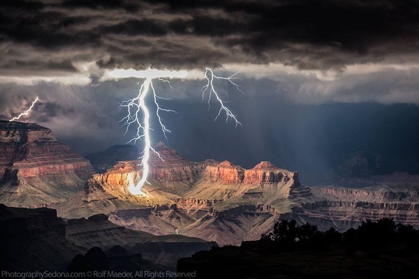L’image du jour : La foudre frappe le Grand Canyon !