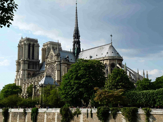 Madame Notre Dame de Paris  ...  850 ans d'Histoire !