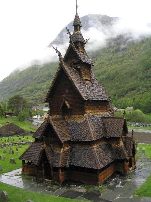 L’image du jour   ...   L’église de Borgund en Norvège !
