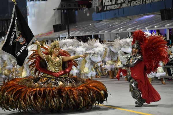 Carnaval de Rio   ...   le coup d'envoi donné ce samedi ! 