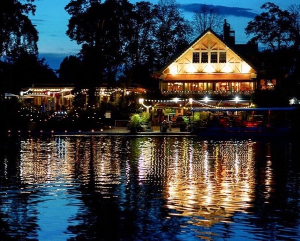 Chalet des îles, restaurant romantique au bord de l’eau ...